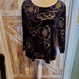 Brigg's New York Women's size Large black Velveteen.